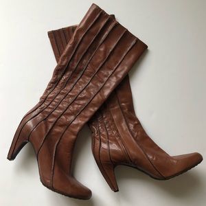 Tsubo Brown Leather Boots